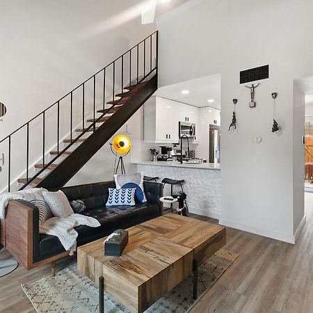 Contemporary Couples Getaway Near Austin Favorites - Loft 21 Daire Dış mekan fotoğraf