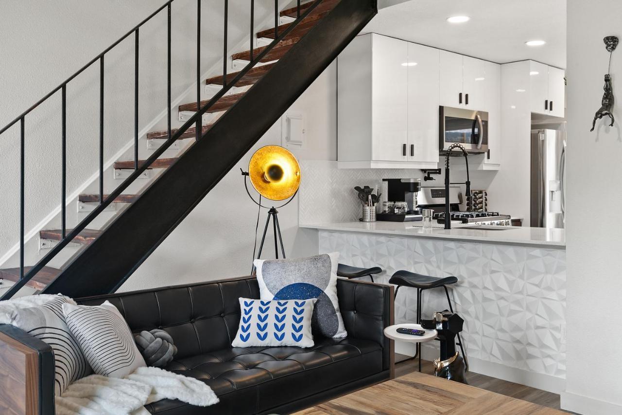 Contemporary Couples Getaway Near Austin Favorites - Loft 21 Daire Dış mekan fotoğraf