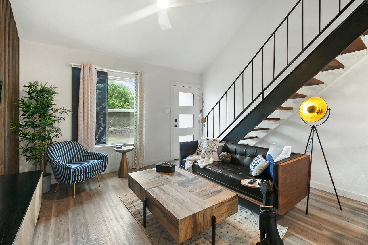 Contemporary Couples Getaway Near Austin Favorites - Loft 21 Daire Dış mekan fotoğraf