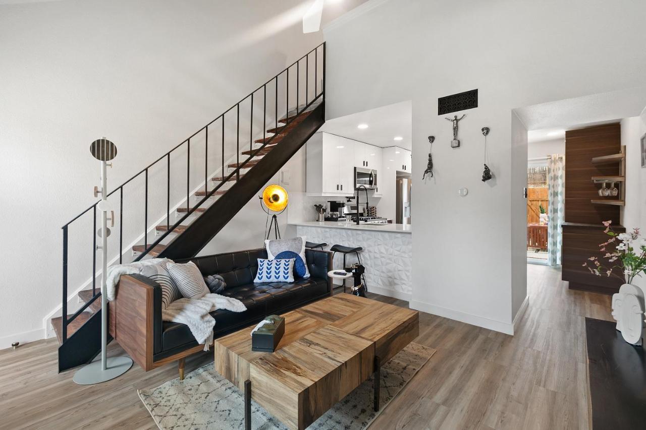 Contemporary Couples Getaway Near Austin Favorites - Loft 21 Daire Dış mekan fotoğraf