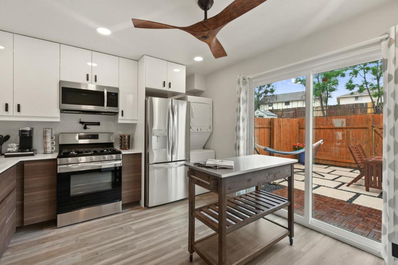 Contemporary Couples Getaway Near Austin Favorites - Loft 21 Daire Dış mekan fotoğraf