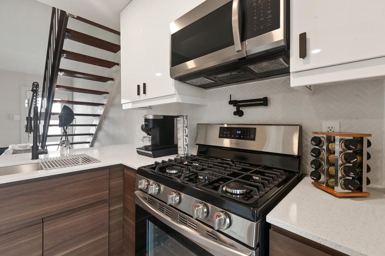 Contemporary Couples Getaway Near Austin Favorites - Loft 21 Daire Dış mekan fotoğraf