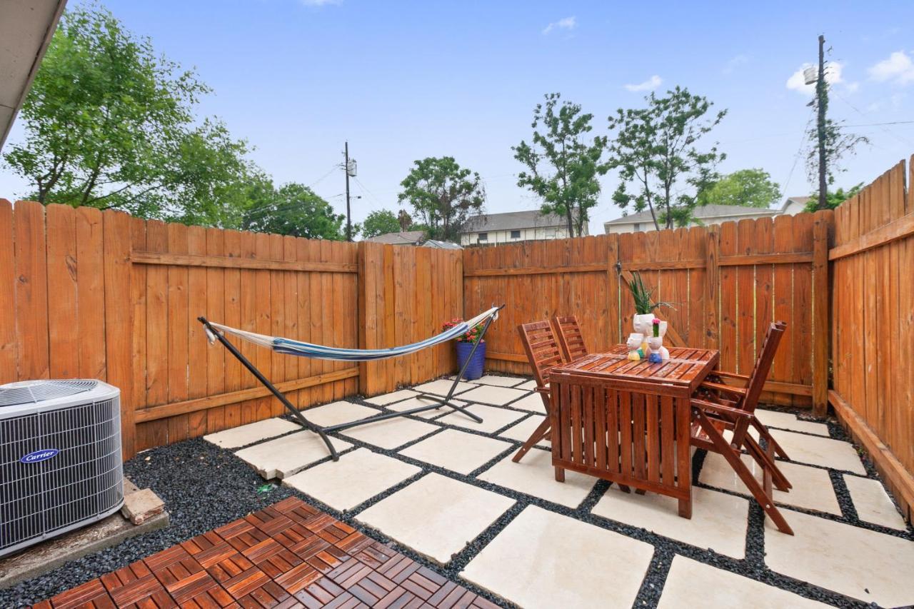Contemporary Couples Getaway Near Austin Favorites - Loft 21 Daire Dış mekan fotoğraf