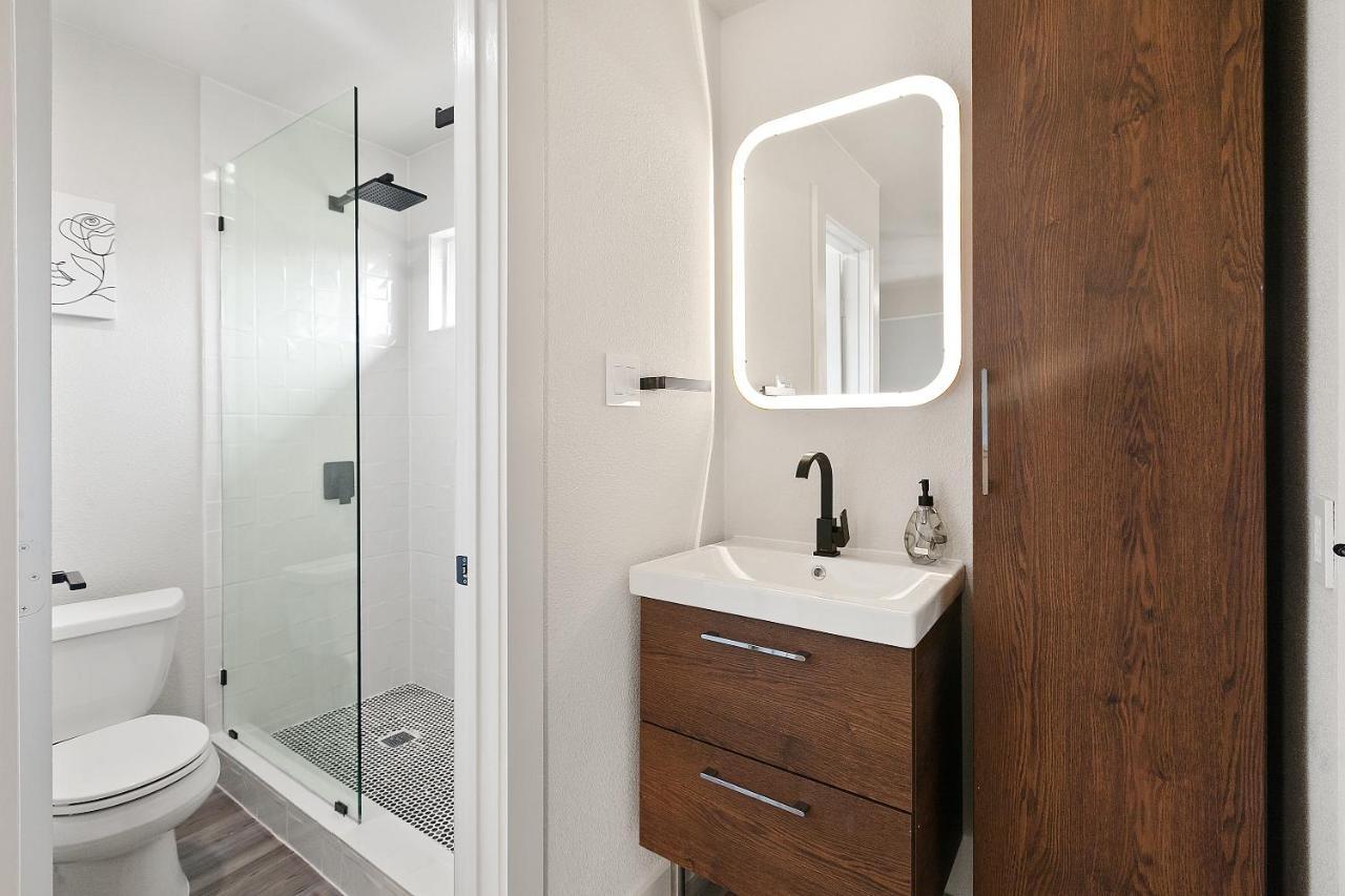 Contemporary Couples Getaway Near Austin Favorites - Loft 21 Daire Dış mekan fotoğraf