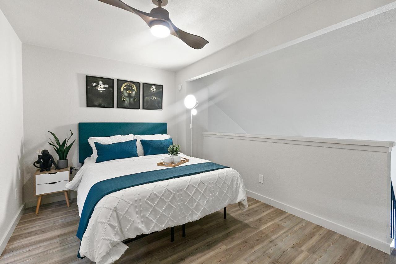 Contemporary Couples Getaway Near Austin Favorites - Loft 21 Daire Dış mekan fotoğraf